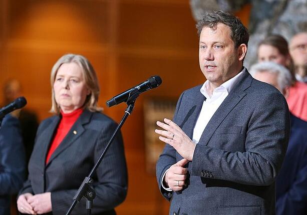 Bild vergr&ouml;&szlig;ern: SPD-Abgeordneter Töns fordert Trennung von Partei- und Ministeramt