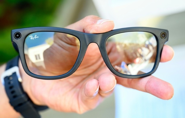 Bild vergr&ouml;&szlig;ern: Pariser Justiz ermittelt wegen heimlicher Filmaufnahmen von Frauen mit Smart Glasses