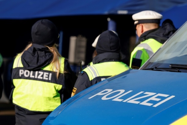 Bild vergr&ouml;&szlig;ern: Berlin: Festnahmen bei Durchsuchungen wegen Schusswaffenhandels