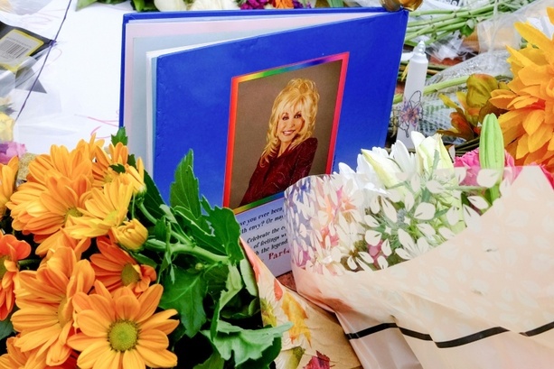 Bild vergr&ouml;&szlig;ern: Streit um Erbe von Dolly Parton zwischen Manager und Neffen entbrannt