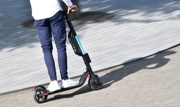 Bild vergr&ouml;&szlig;ern: Unfälle mit E-Scootern: Künftig haften bei Unfällen auch Vermieter