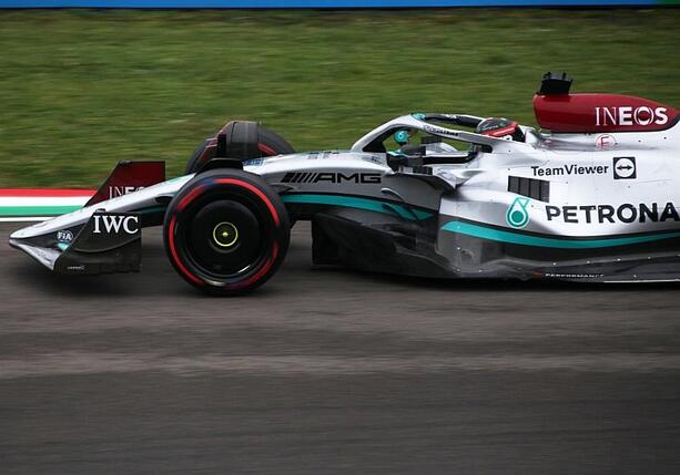 Bild vergr&ouml;&szlig;ern: Formel-1-Quali in Baku: Russell holt sich die Pole