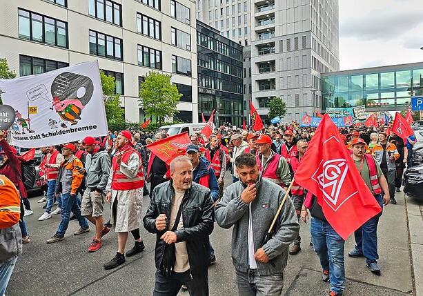Bild vergr&ouml;&szlig;ern: IG Metall will Politikwende gegen Sozialabbau