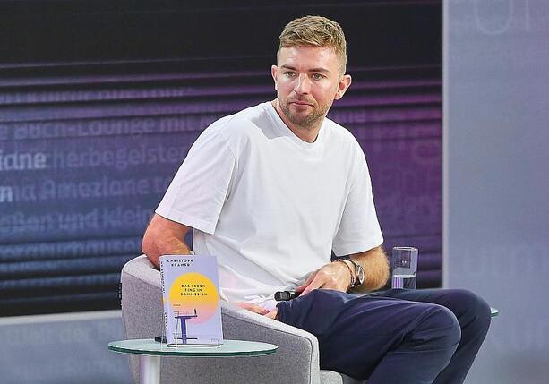 Bild vergr&ouml;&szlig;ern: Kramer schreibt zweiten Roman: 1.000 Tage am Schreibtisch