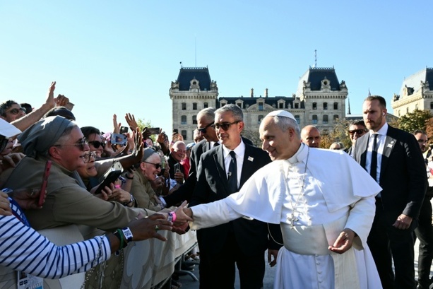 Bild vergr&ouml;&szlig;ern: Papst Leo XIV. feiert am Samstag riesige Messe in Paris