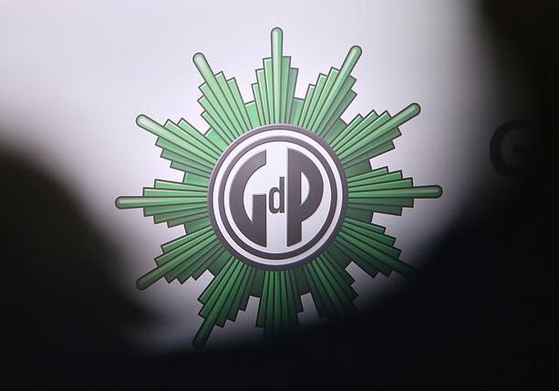 Bild vergr&ouml;&szlig;ern: GdP will Fußfesseln für linksextreme Saboteure