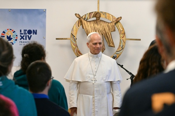 Bild vergr&ouml;&szlig;ern: Papst Leo XIV. ruft zu würdevollem Umgang mit Migranten auf