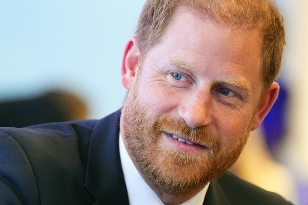 Bild vergr&ouml;&szlig;ern: Prinz Harry: Kinder sind glücklich in neuer Schule in Großbritannien