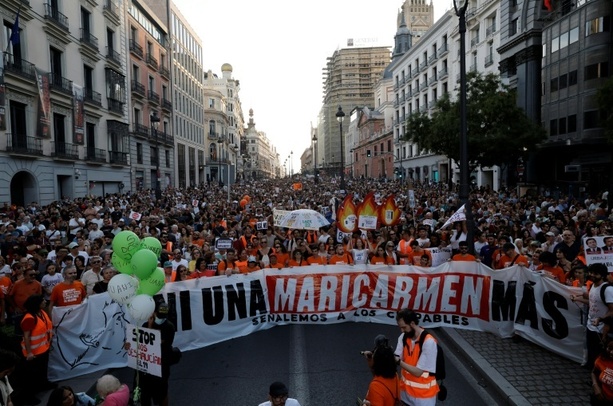 Bild vergr&ouml;&szlig;ern: Tausende demonstrieren nach Zwangsräumung von 87-Jähriger in Madrid