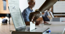 Schweizer stimmen über Stärkung der Neutralität ab