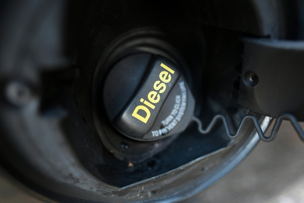 Bild vergr&ouml;&szlig;ern: Aus Lastwagen und Kran abgezapft: Dieseldiebe erbeuten 6000 Liter in Bremen