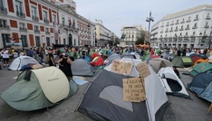 Regisseur Almodóvar besucht Madrider Protestcamp gegen Wohnungsnot