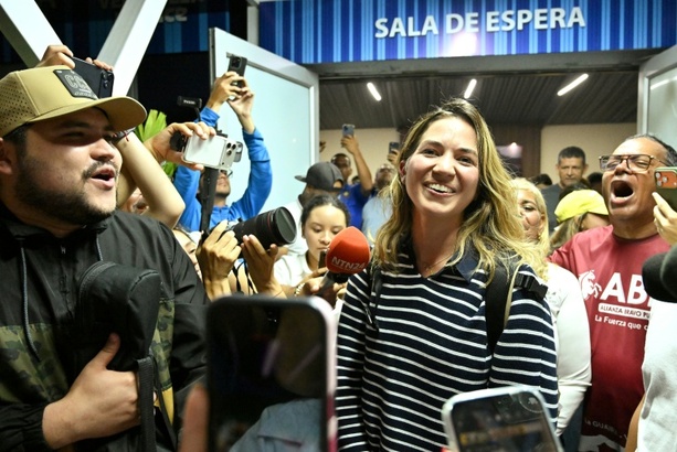 Bild vergr&ouml;&szlig;ern: Venezolanische Oppositionsvertreterin Macero in ihre Heimat zurückgekehrt