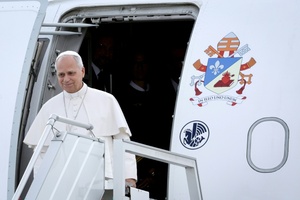 Technikbegeisterter Papst Leo XIV. verbringt Flug nach Metz im Cockpit