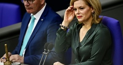 Bundestagspräsidentin Klöckner kritisiert Verhalten von AfD und Linken im Parlament
