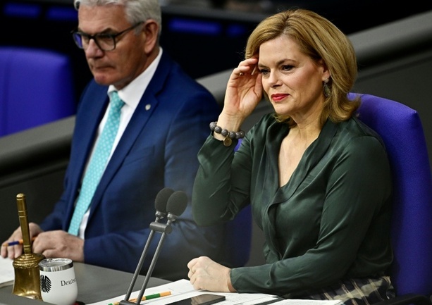 Bild vergr&ouml;&szlig;ern: Bundestagspräsidentin Klöckner kritisiert Verhalten von AfD und Linken im Parlament