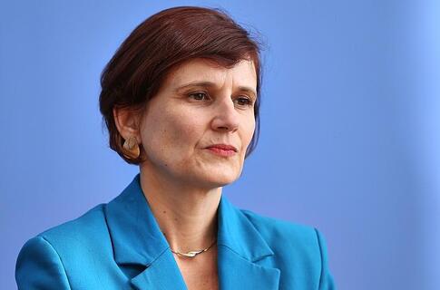 Kipping fordert Pflegevollversicherung statt Kürzungen