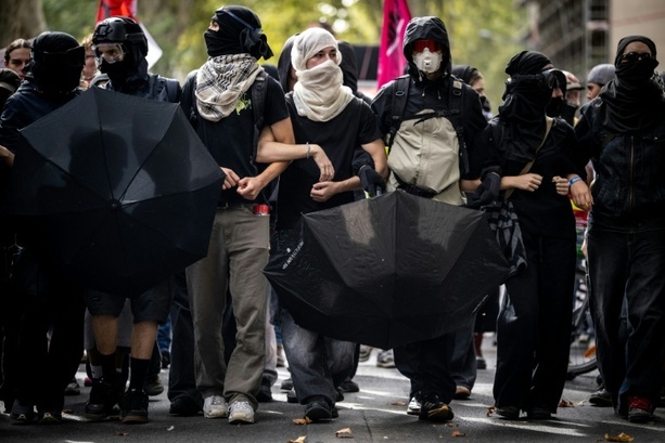 Bild vergr&ouml;&szlig;ern: Frankreich: 440 Festnahmen und 31 Verletzte bei Schülerprotesten