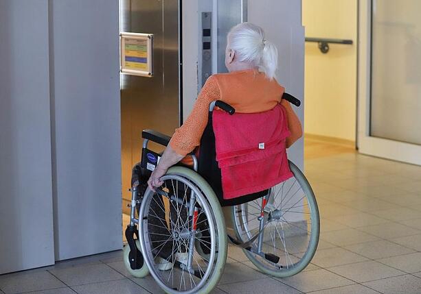 Bild vergr&ouml;&szlig;ern: Kommunen fordern Korrekturen an Pflegereform