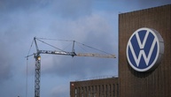 Volkswagen kündigt zahlreiche Tarifverträge - Gewerkschaft protestiert