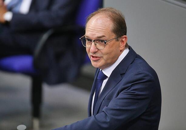 Bild vergr&ouml;&szlig;ern: SPD kündigt Widerstand gegen Dobrindts Asylberatungs-Kürzungen an