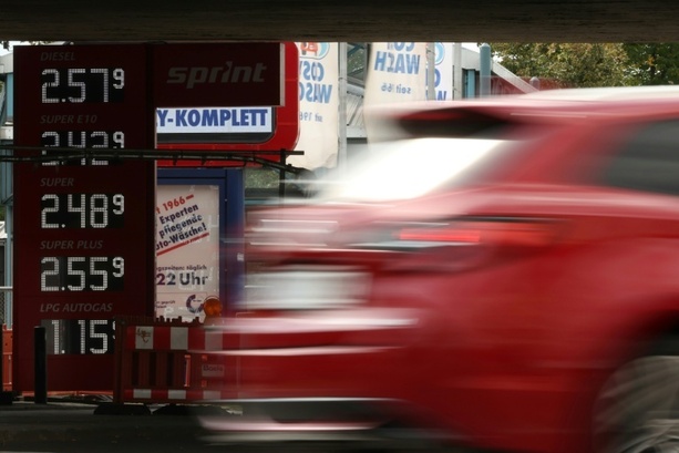Bild vergr&ouml;&szlig;ern: Erneuter Tankrabatt tritt in Kraft