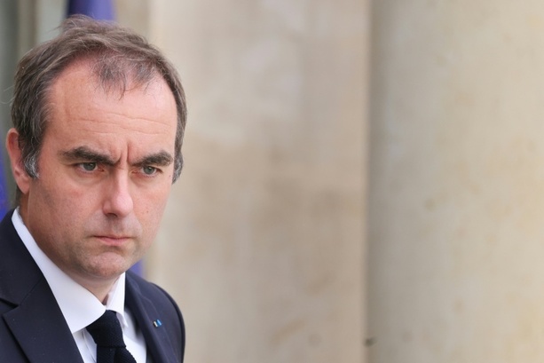 Bild vergr&ouml;&szlig;ern: Frankreichs Regierung stellt Haushaltsentwurf vor