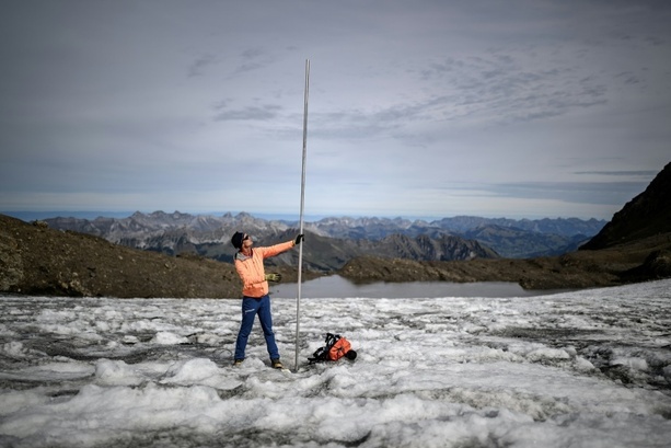 Bild vergr&ouml;&szlig;ern: Katastrophales Jahr für Schweizer Gletscher: 2026 Eisverlust von gut fünf Prozent