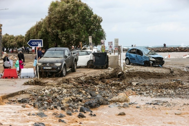 Bild vergr&ouml;&szlig;ern: Überflutungen auf Kreta und anderen griechischen Ferieninseln: Ein Toter
