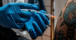 Bundesgericht verhandelt über Herstellung von Impfstoff gegen Coronavirus durch Arzt