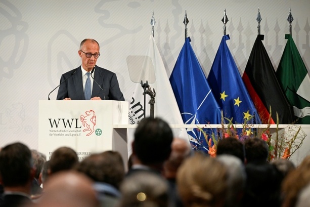 Bild vergr&ouml;&szlig;ern: Friedenspreis für Nato: Merz warnt vor Spaltung durch Russland und Parolen der AfD