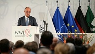Friedenspreis für Nato: Merz warnt vor Spaltung durch Russland und 