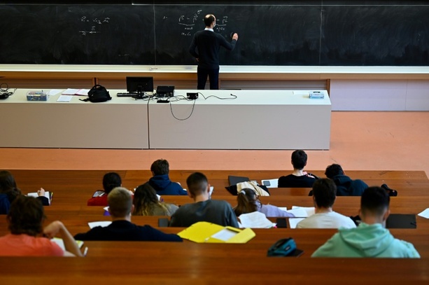 Bild vergr&ouml;&szlig;ern: Zahl der Hochschulabschlüsse in Deutschland erneut gestiegen