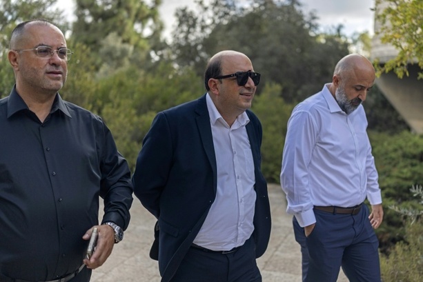 Bild vergr&ouml;&szlig;ern: Drohender Ausschluss: Chef von arabisch-israelischer Partei zieht Kandidatur für Knesset zurück