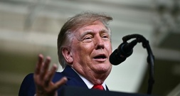 Flydubai-Vorfall: Trump vermutet Beteiligung Irans und droht mit harten Konsequenzen