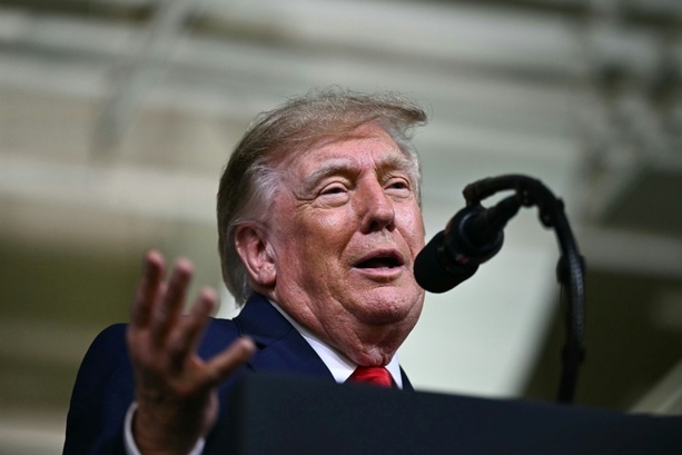 Bild vergr&ouml;&szlig;ern: Flydubai-Vorfall: Trump vermutet Beteiligung Irans und droht mit harten Konsequenzen
