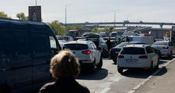 Verkehrschaos in Kiew nach russischen Drohnenangriffen auf wichtige Brücke