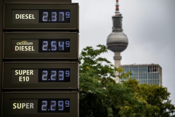Bild vergr&ouml;&szlig;ern: G7 geben Rohöl- und Diesel-Reserven frei - Trump schließt Diesel-Exportstopp aus