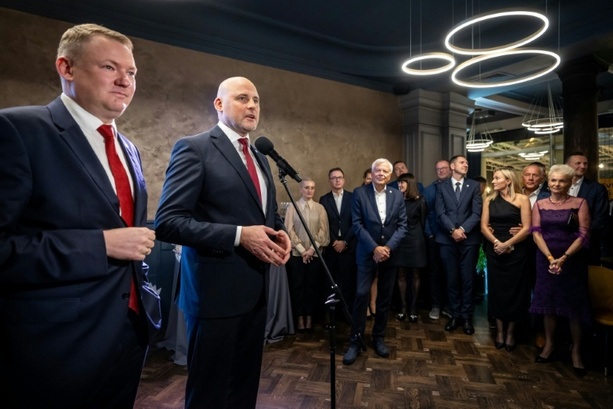 Bild vergr&ouml;&szlig;ern: Teilergebnisse: Pro-EU-Partei von Lettlands Regierungschef Kulbergs liegt vorn