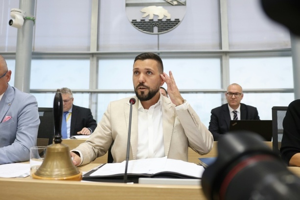 Bild vergr&ouml;&szlig;ern: AfD-Landtagspräsident Rausch: Brandmauern sollten der Vergangenheit angehören