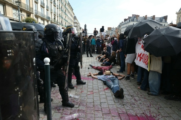 Bild vergr&ouml;&szlig;ern: Schülerprotest in Frankreich: Gewerkschaft meldet landesweit 260.000 Teilnehmer
