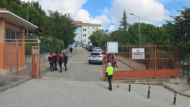 Bild vergr&ouml;&szlig;ern: Eine Tote und sieben Verletzte durch Messerangriff an Schule in Istanbul