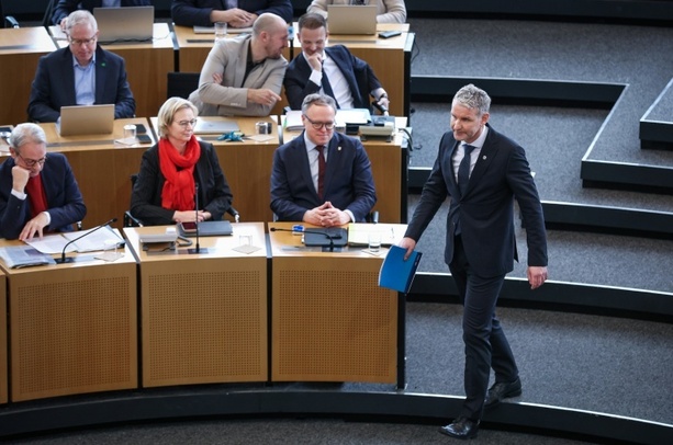 Bild vergr&ouml;&szlig;ern: Thüringer Landtag entscheidet über AfD-Antrag zu Parlamentsauflösung
