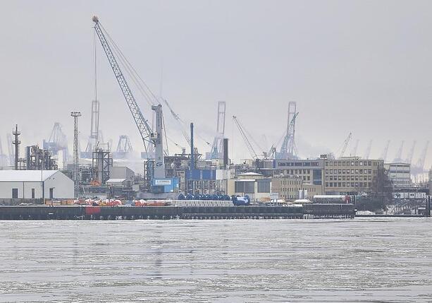 Bild vergr&ouml;&szlig;ern: Bundesregierung untersagt Cosco-Übernahme am Hamburger Hafen