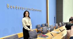 Bundesregierung hebt Wirtschaftsprognose deutlich an