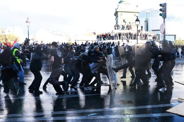 Bild vergr&ouml;&szlig;ern: Mehr als 70.000 Teilnehmer bei neuen Schülerprotesten in Frankreich