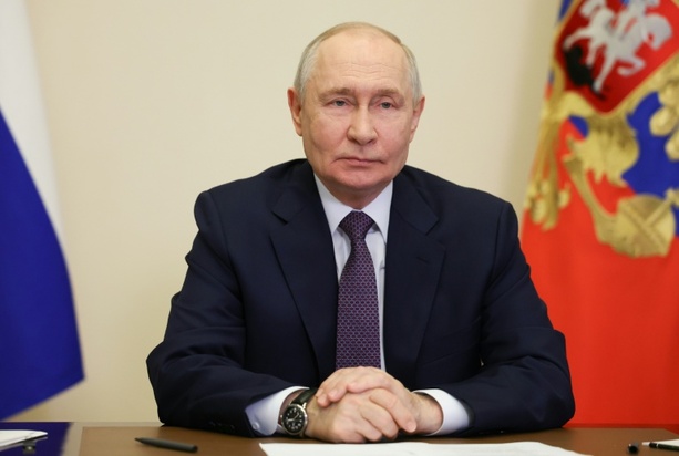 Bild vergr&ouml;&szlig;ern: Schande: Kritik an Altkanzler Schröder nach Besuch bei Putin