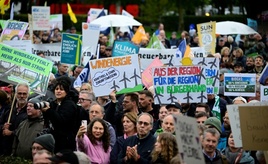Tausende demonstrieren in Berlin gegen Energiepolitik der Bundesregierung