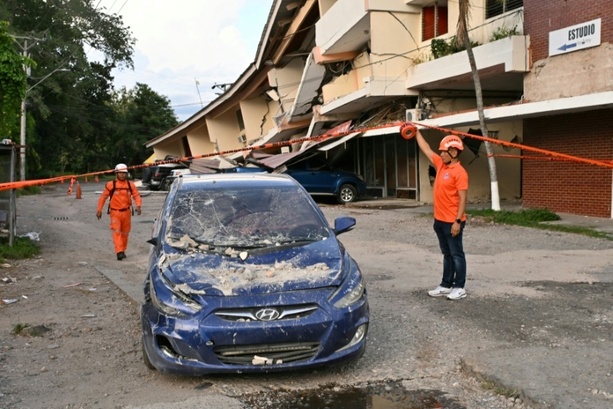 Bild vergr&ouml;&szlig;ern: Schweres Erdbeben in Panama: Staatschef spricht von großer Katastrophe