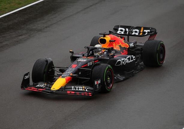 Bild vergr&ouml;&szlig;ern: Formel 1: Max Verstappen gewinnt Sprint-Rennen in Singapur